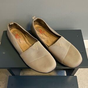 Women's Beige Slip-On Shoes EUC